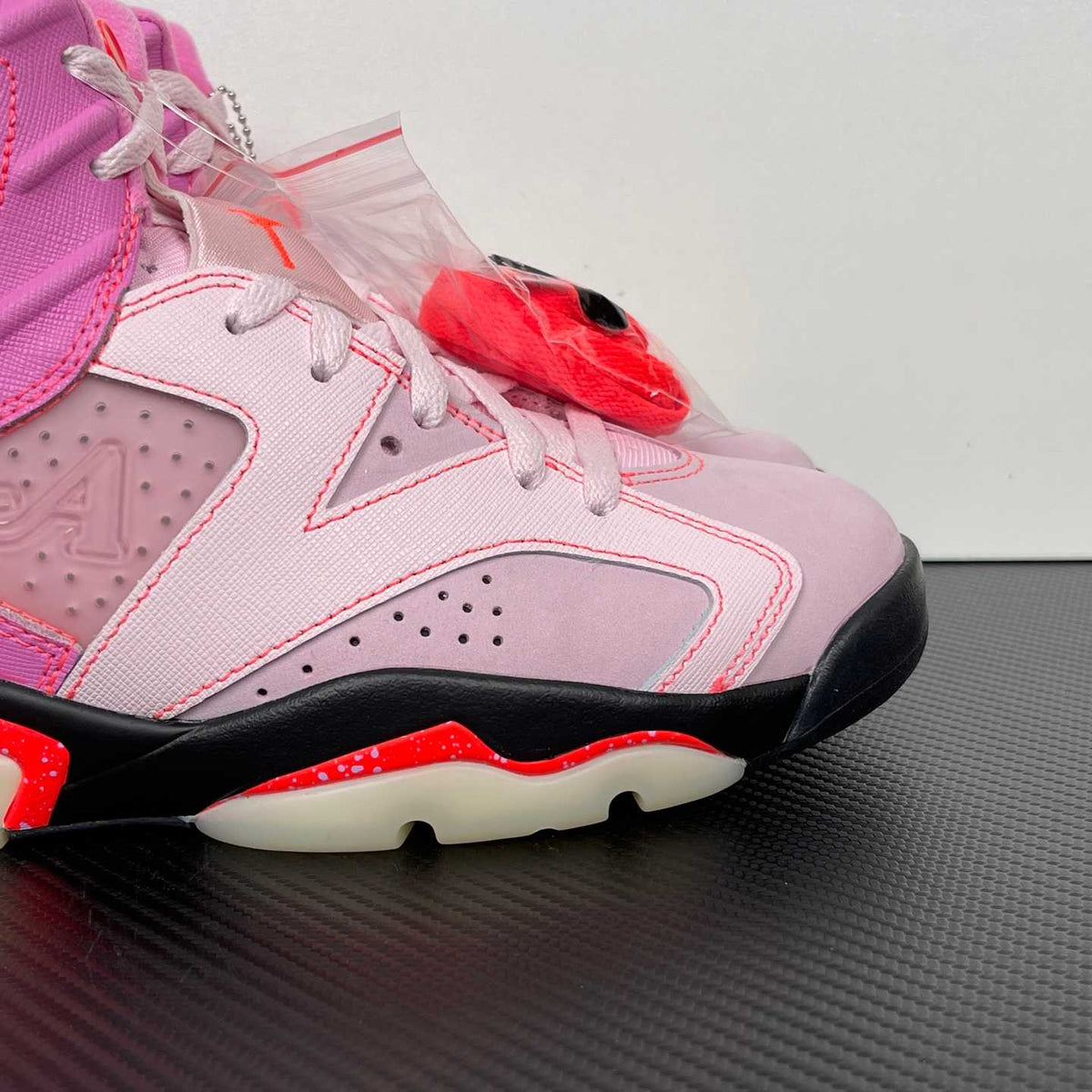 N*ke X Jorda 6 Retro Awake NY Playful Pink sneakers