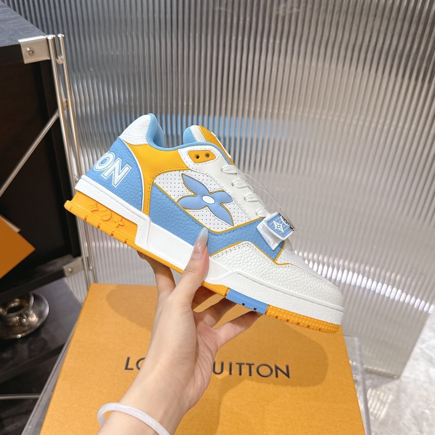 LU Sneakers 2 Color's Woman