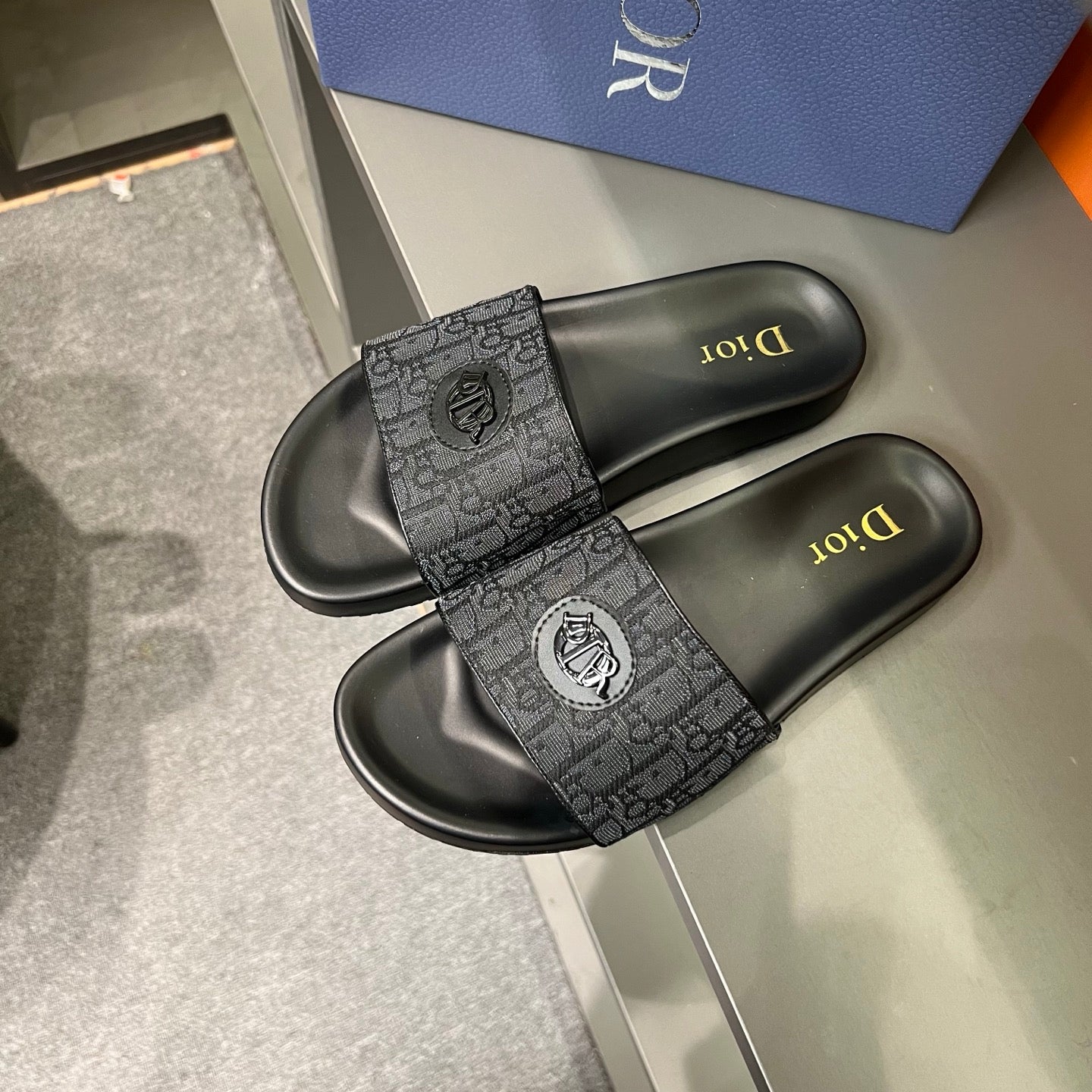CHD Slippers   Man