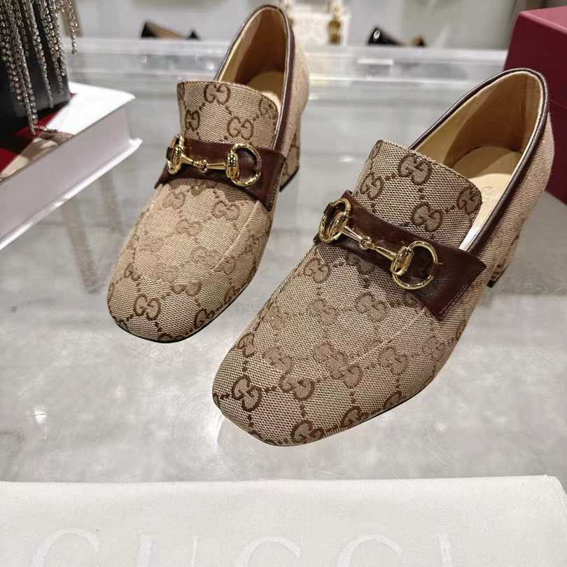 GU Woman Shoes 42