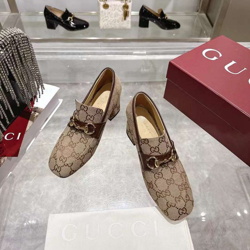 GU Woman Shoes 42