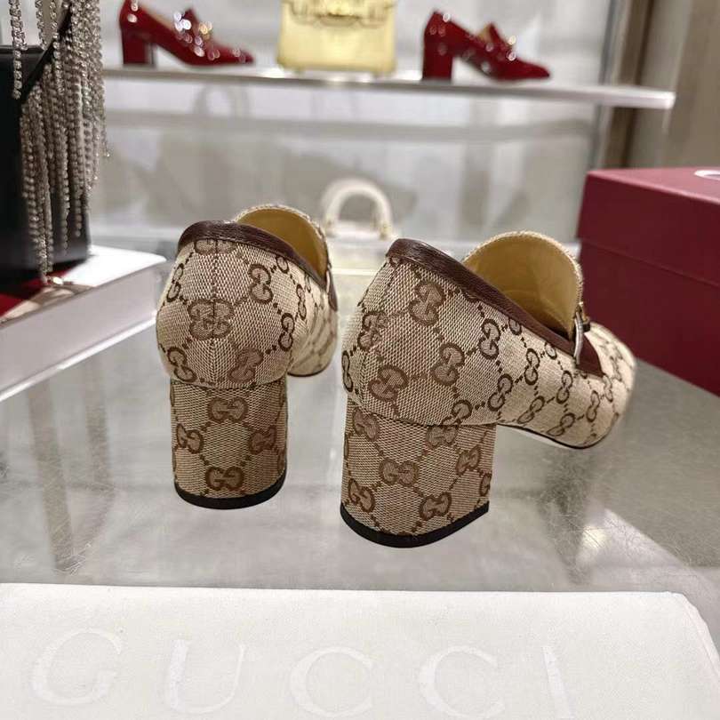 GU Woman Shoes 42