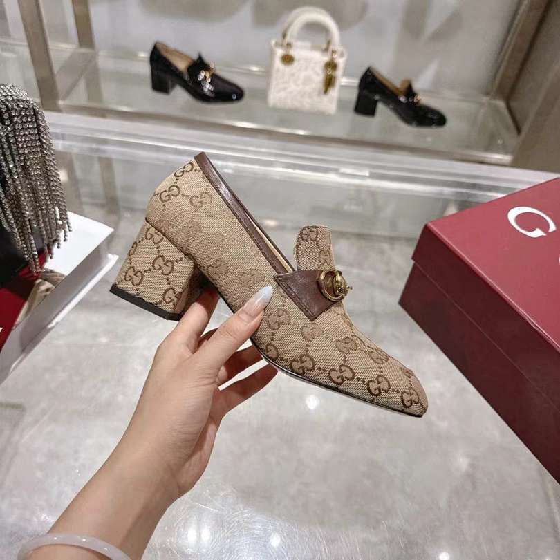 GU Woman Shoes 42