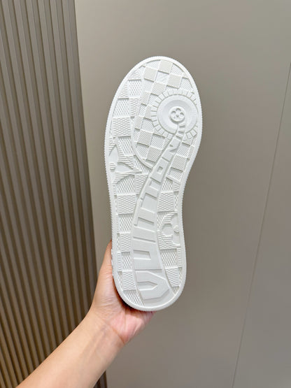 LU  Sneakers