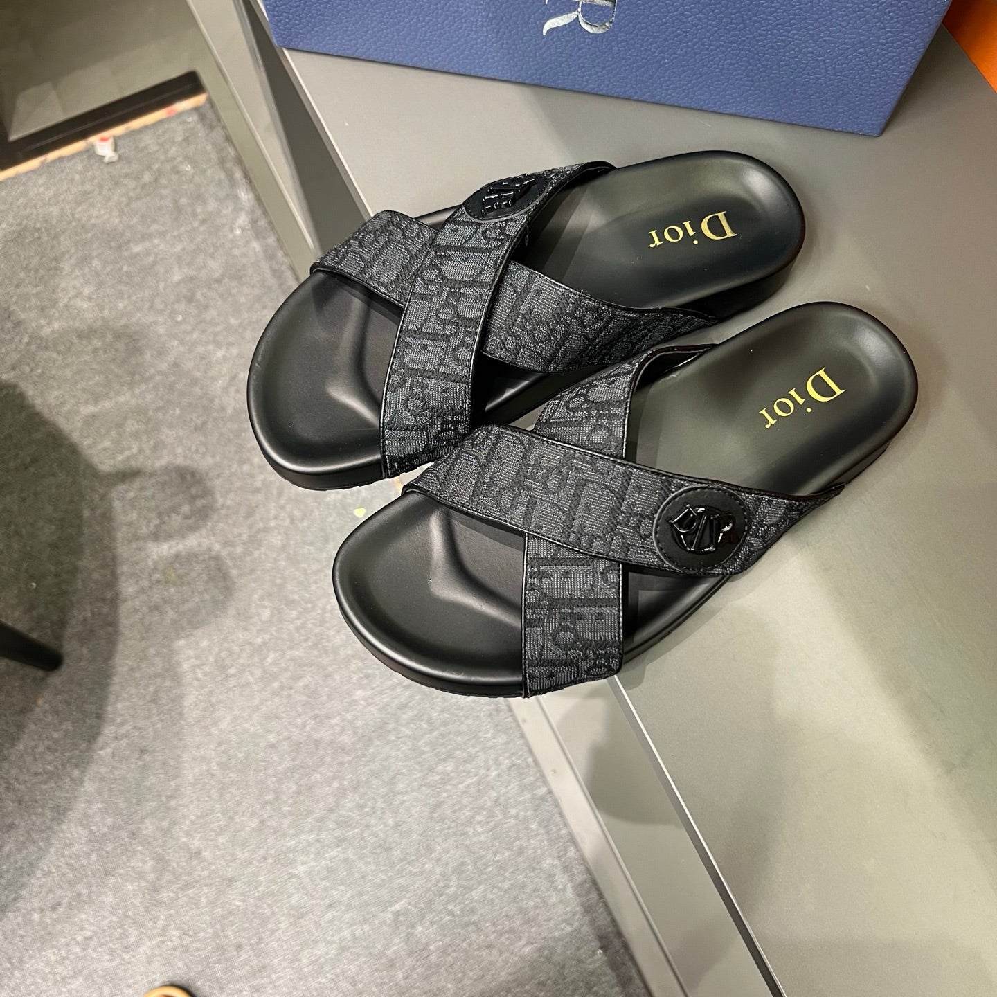 CHD Slippers   Man