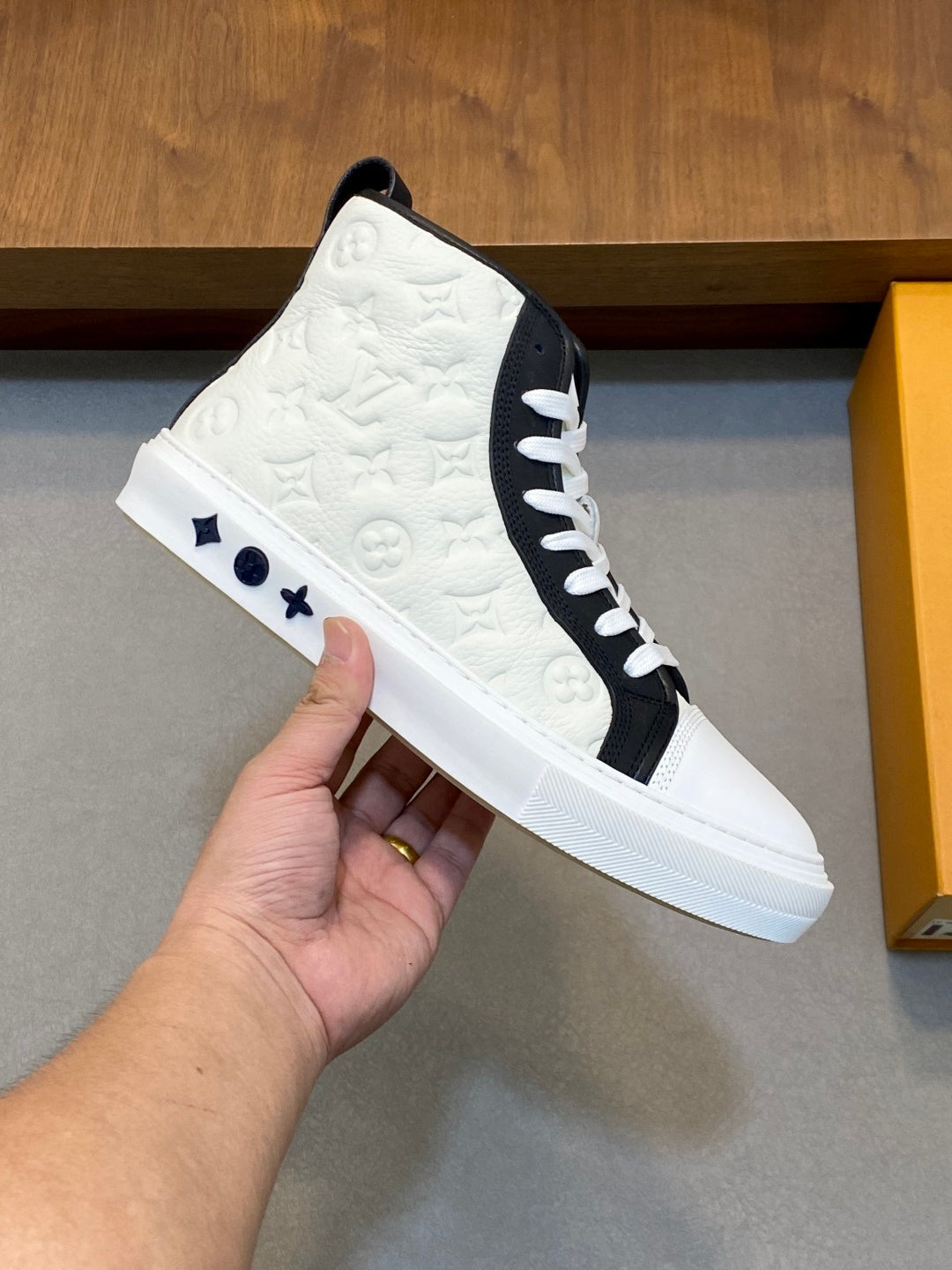 LU  Sneakers 2 Color High