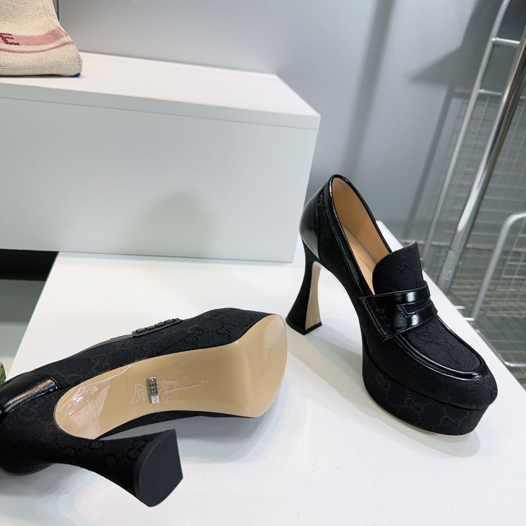 GU Shoes Woman High Heels 2 Color's Monogram Platform