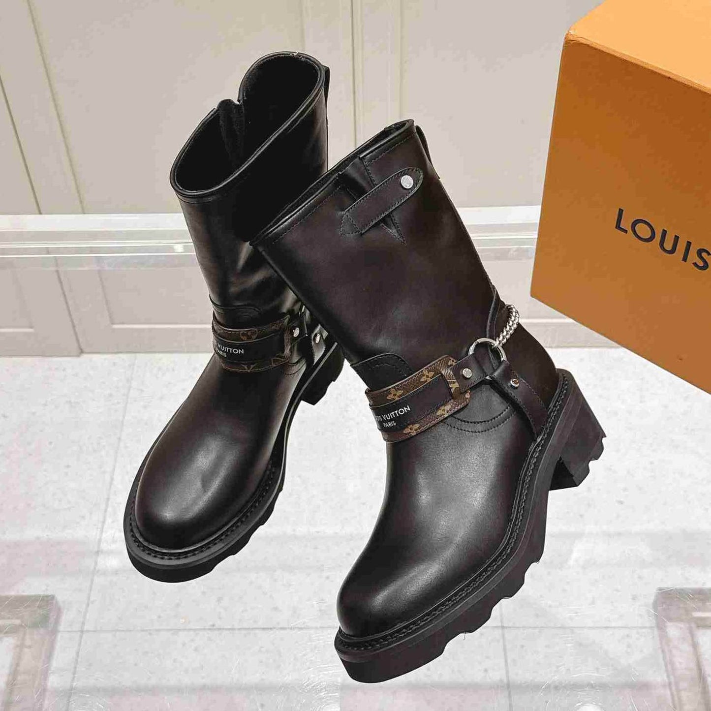 LU Woman Boots Combat