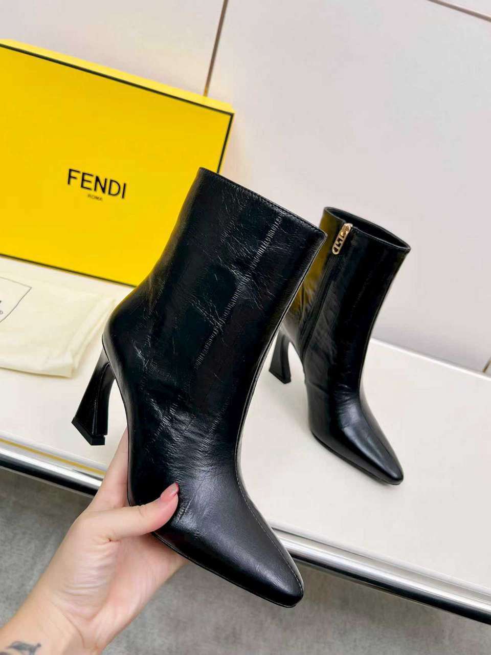 FEN  Arco Woman Boots 2 Color's