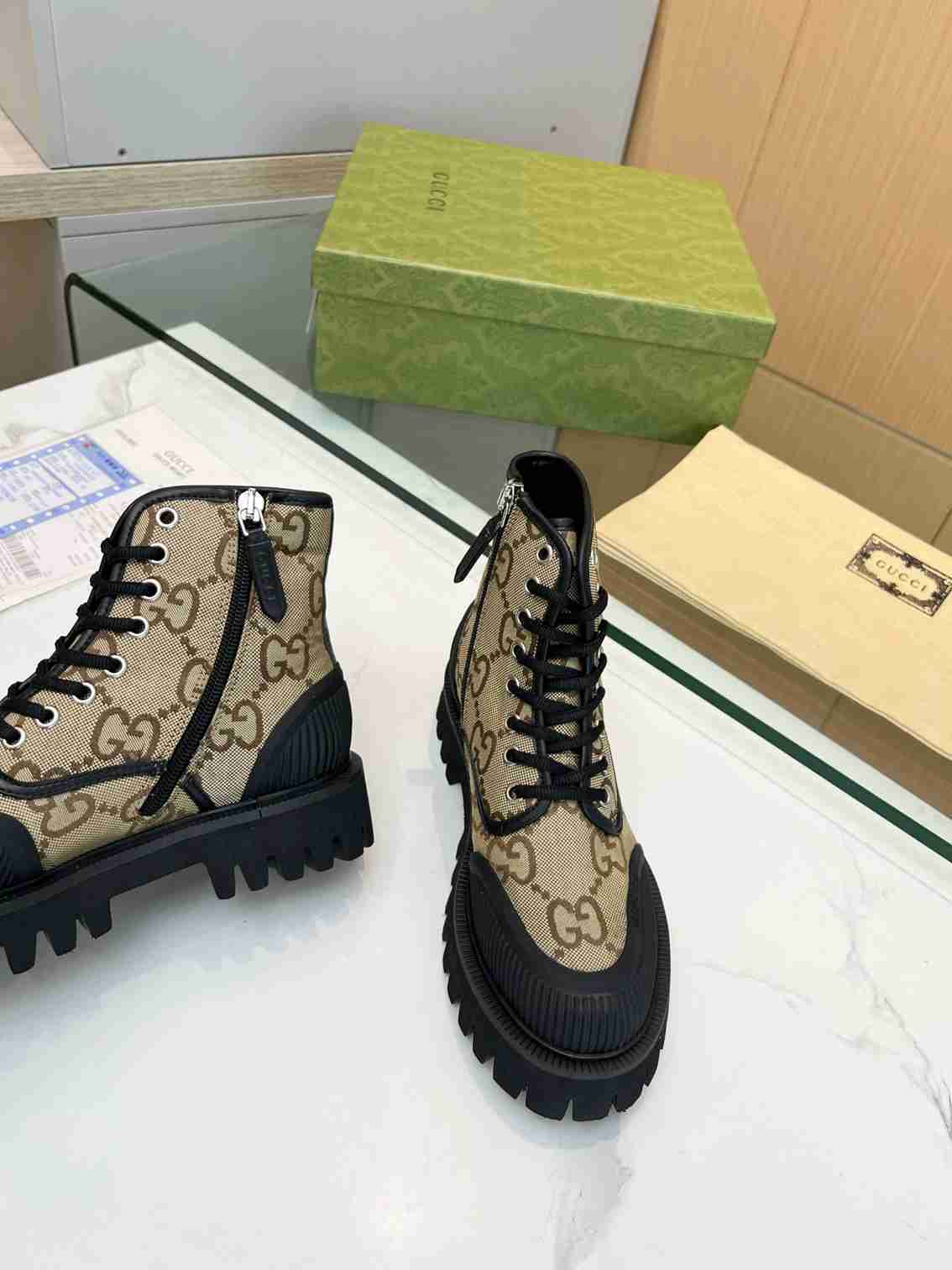 GU Woman Boots