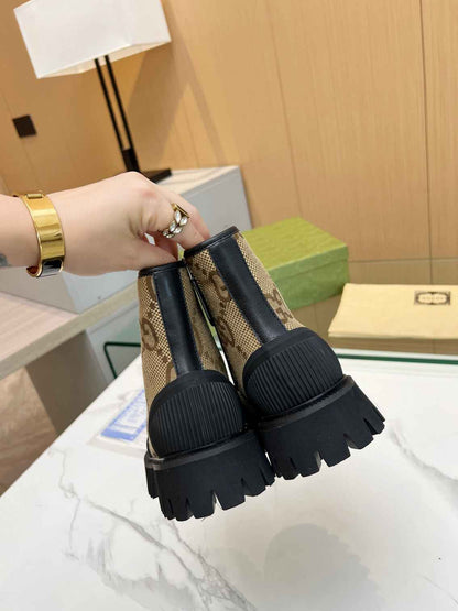 GU Woman Boots