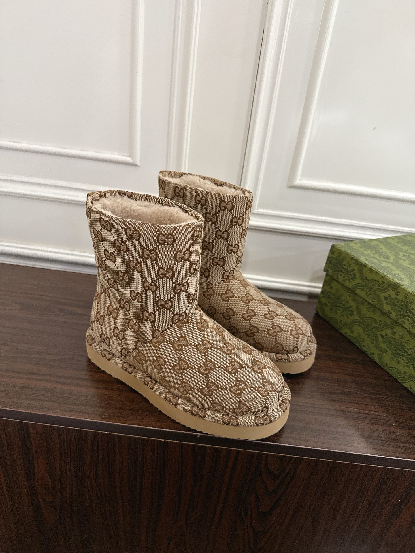 GU UGG Boots Woman 42