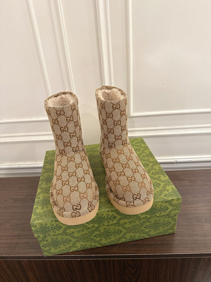 GU UGG Boots Woman 42