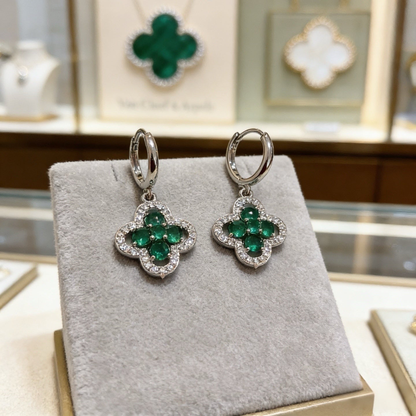 VAN C&A  Fashion Earrings