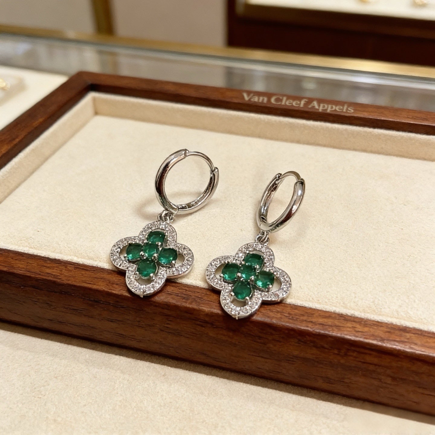 VAN C&A  Fashion Earrings