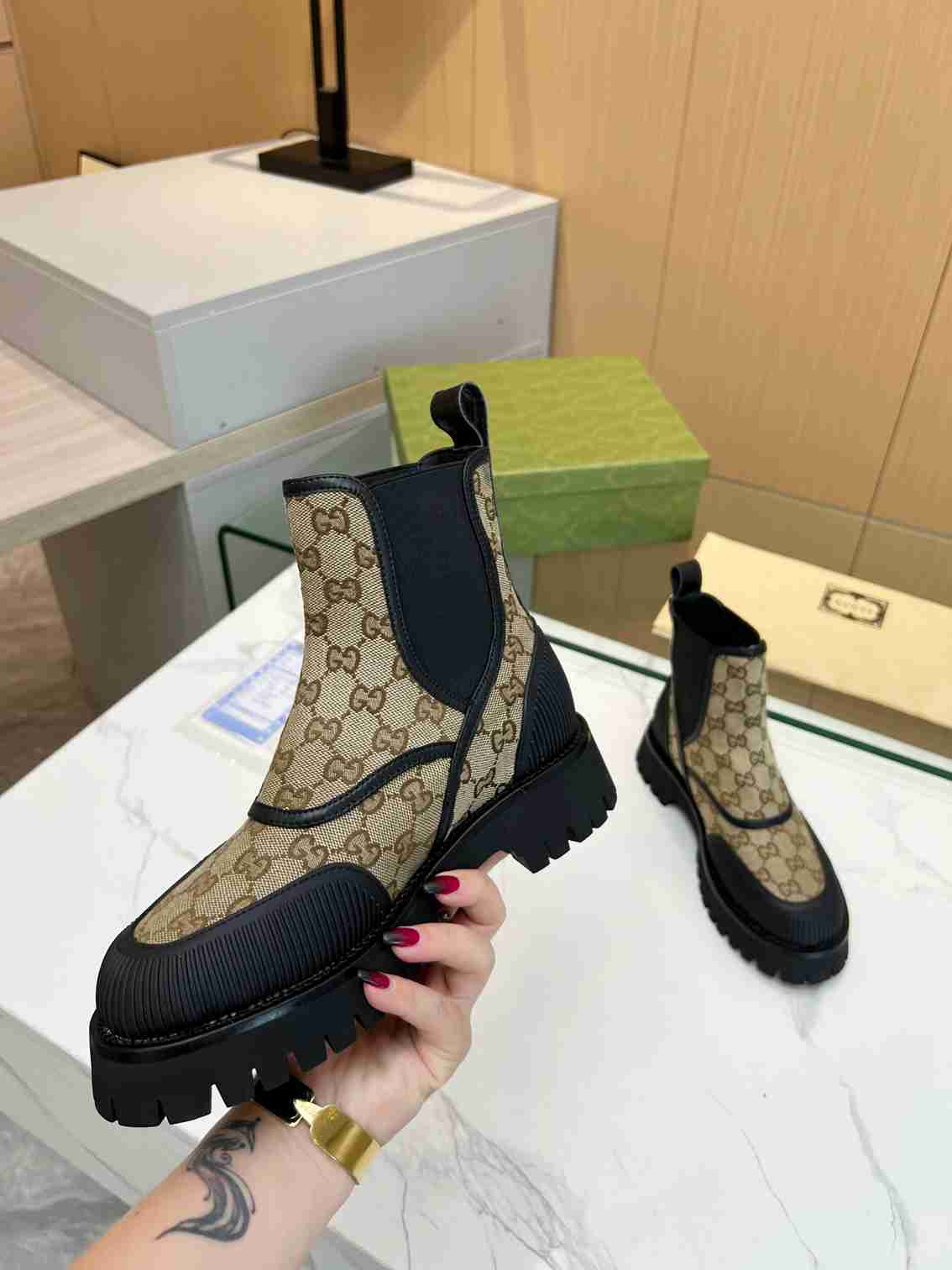 GU Woman Boots