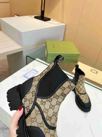GU Woman Boots