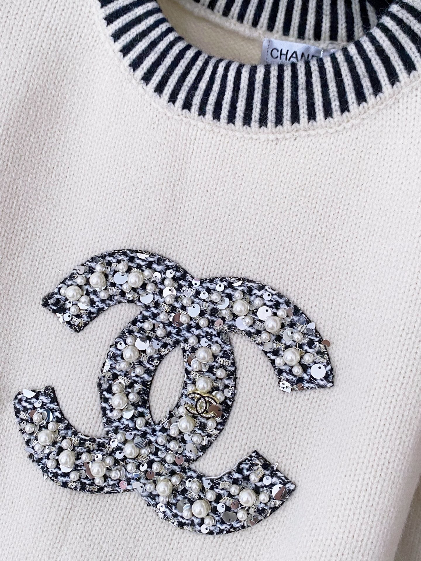 CHL  Sweater Woman