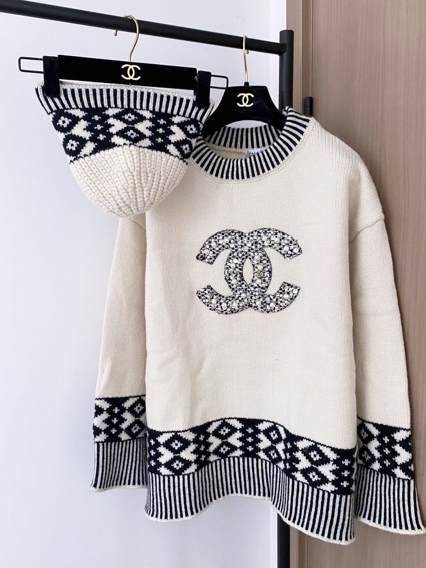 CHL  Sweater Woman