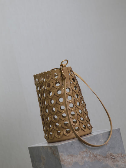 Y L  Bucket Bag