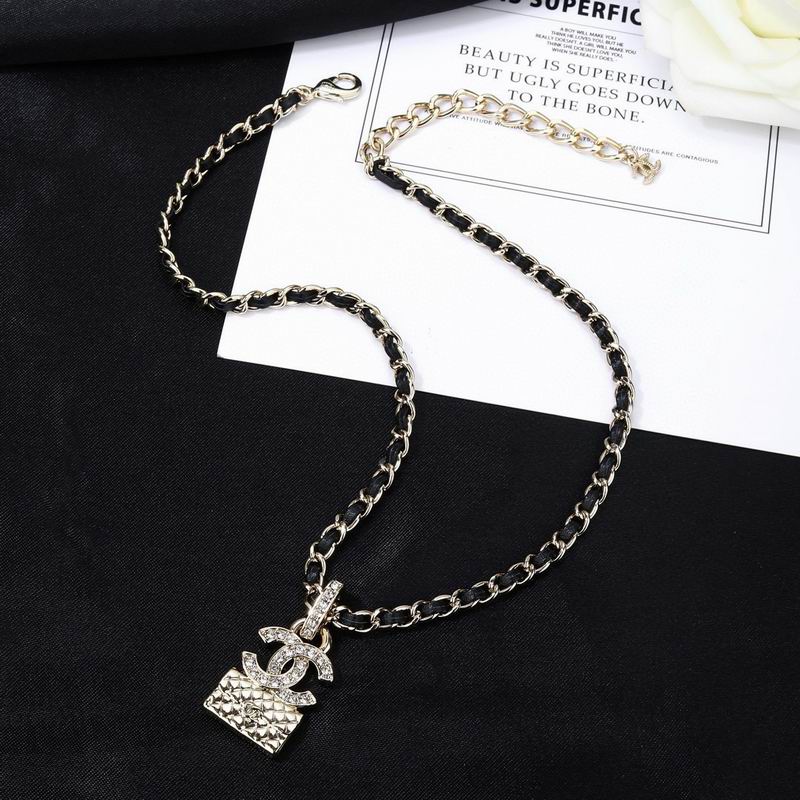 CHL Fashion Necklace