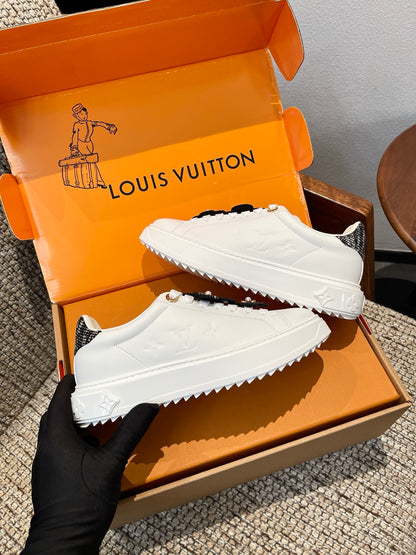 LU woman  Sneakers