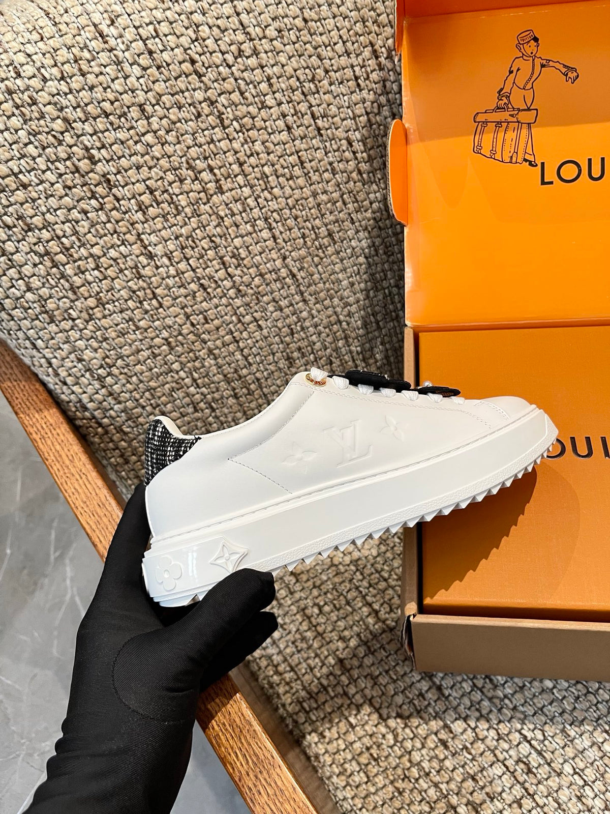 LU woman  Sneakers