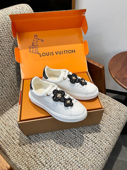 LU woman  Sneakers