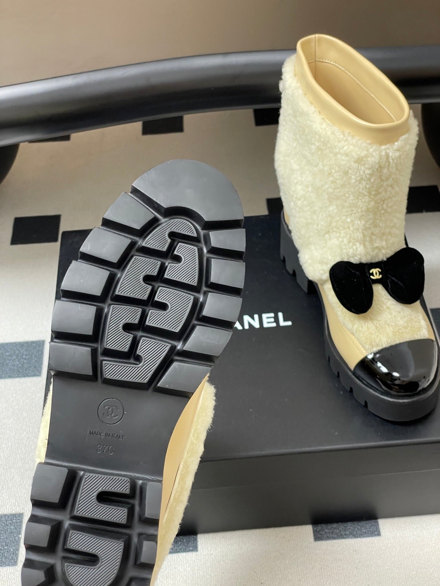 CHL Shearling  Woman Boots 2 Color's