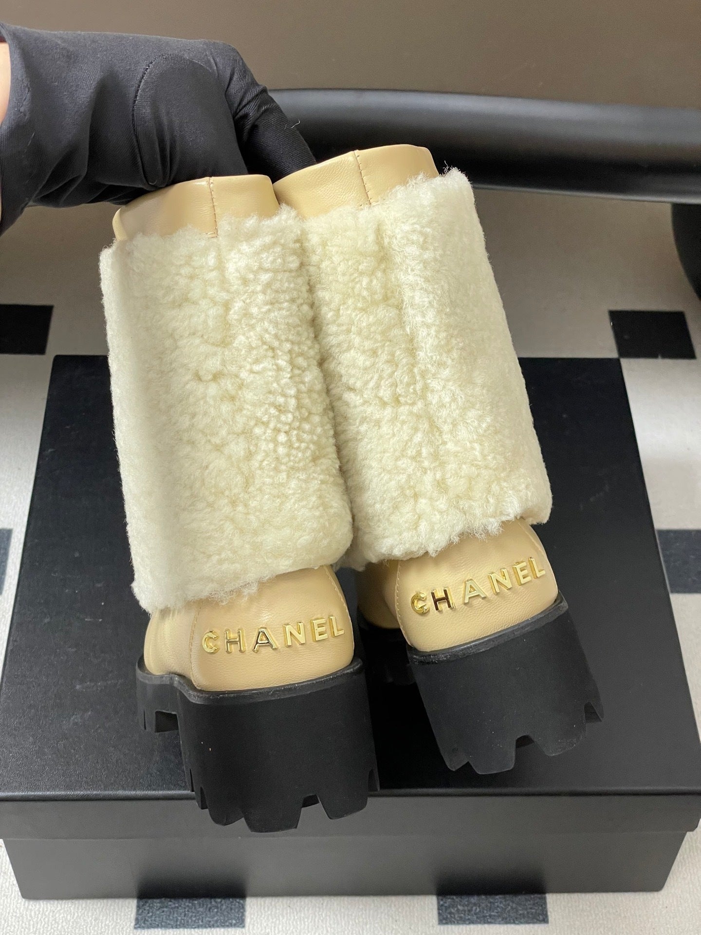 CHL Shearling  Woman Boots 2 Color's