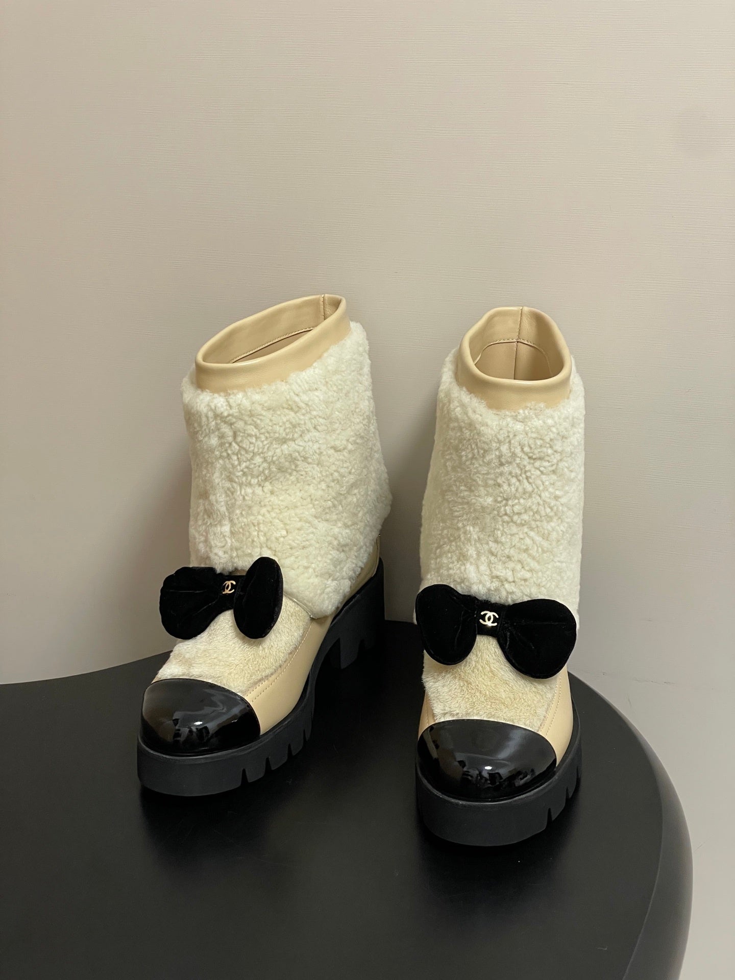 CHL Shearling  Woman Boots 2 Color's