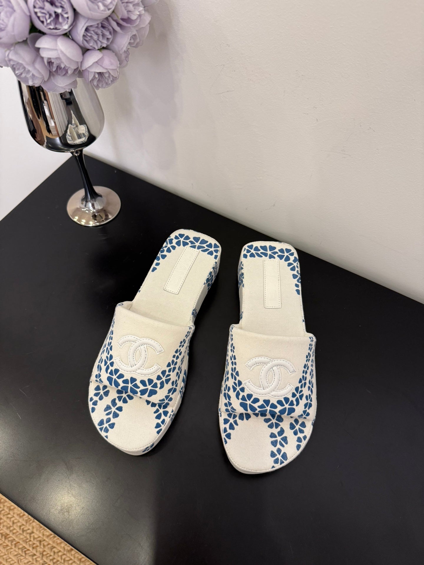 CHL  Slippers  2 Color's Woman