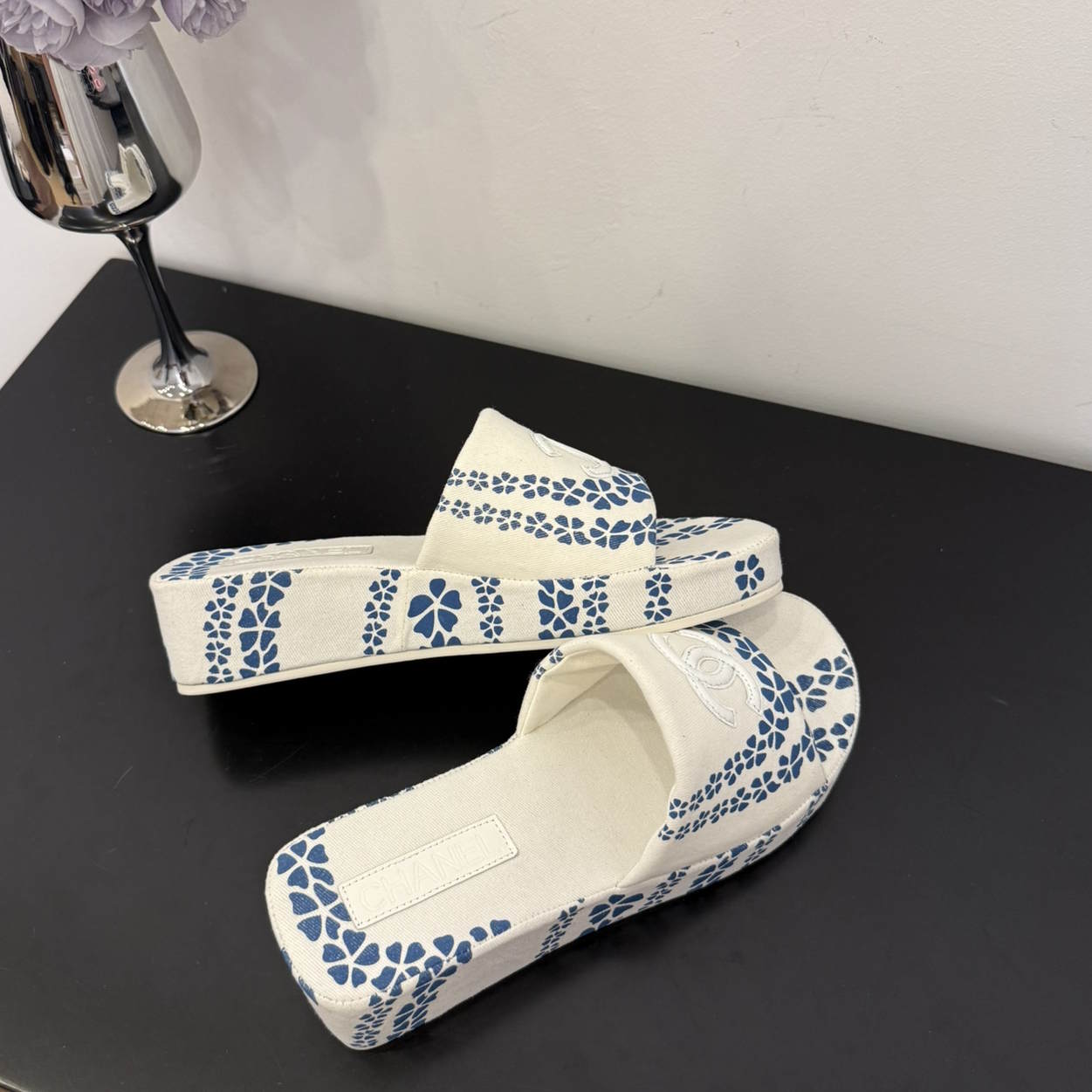 CHL  Slippers  2 Color's Woman