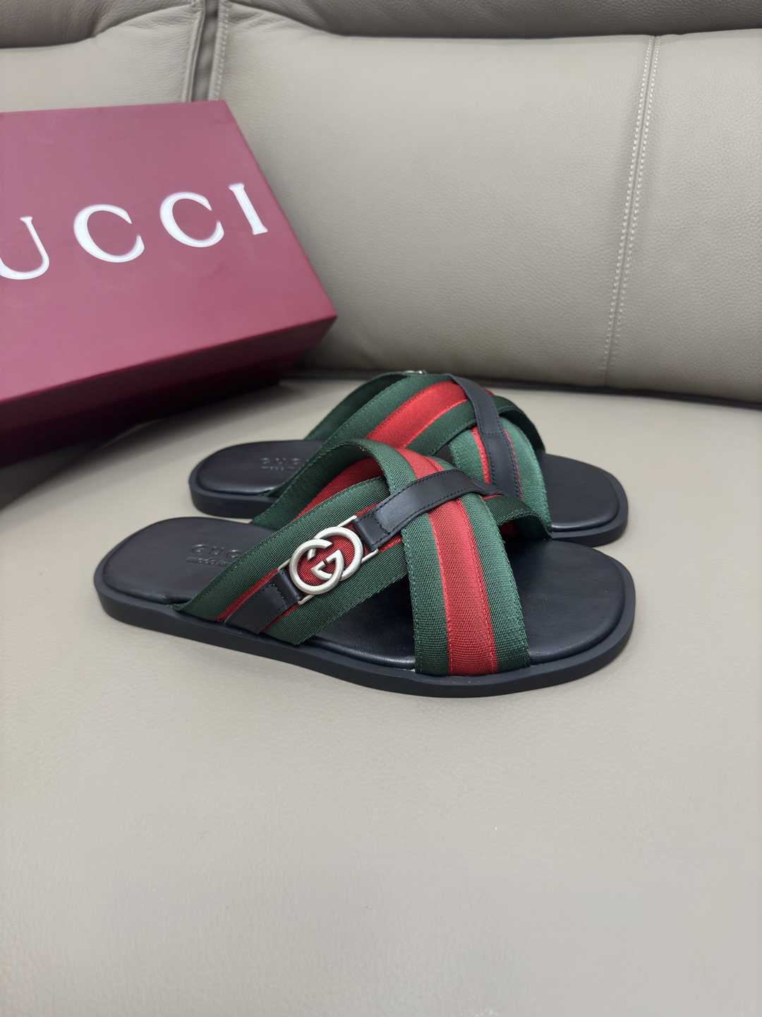 GU Slippers Man 46