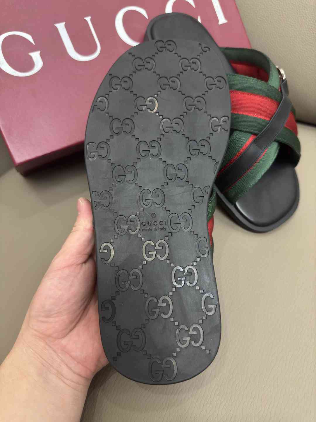 GU Slippers Man 46