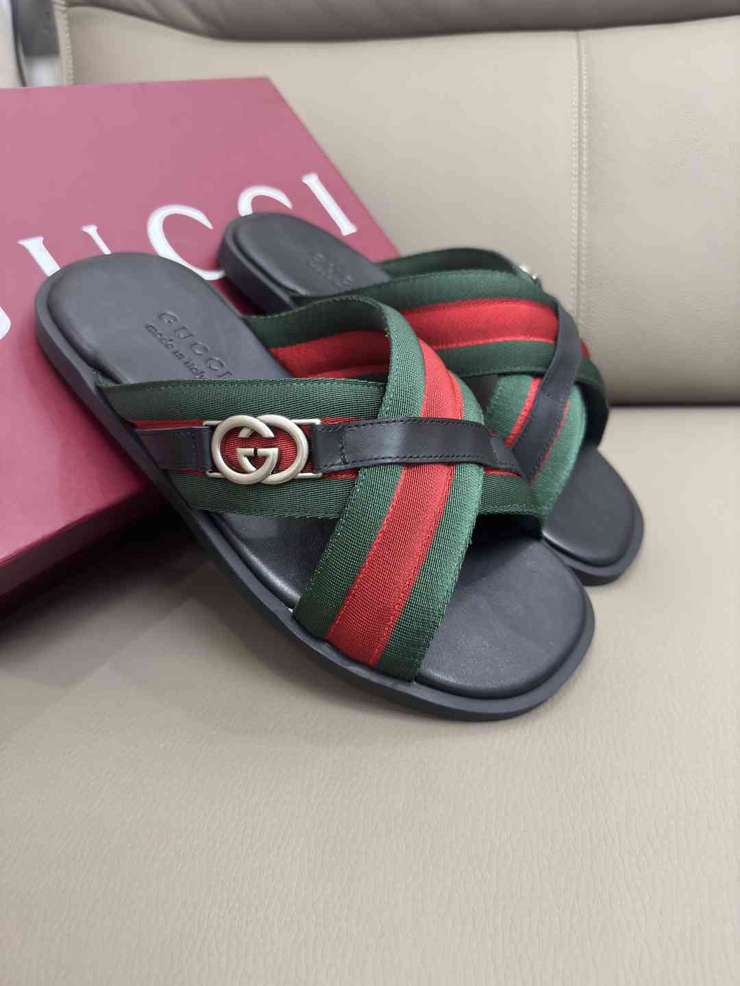GU Slippers Man 46