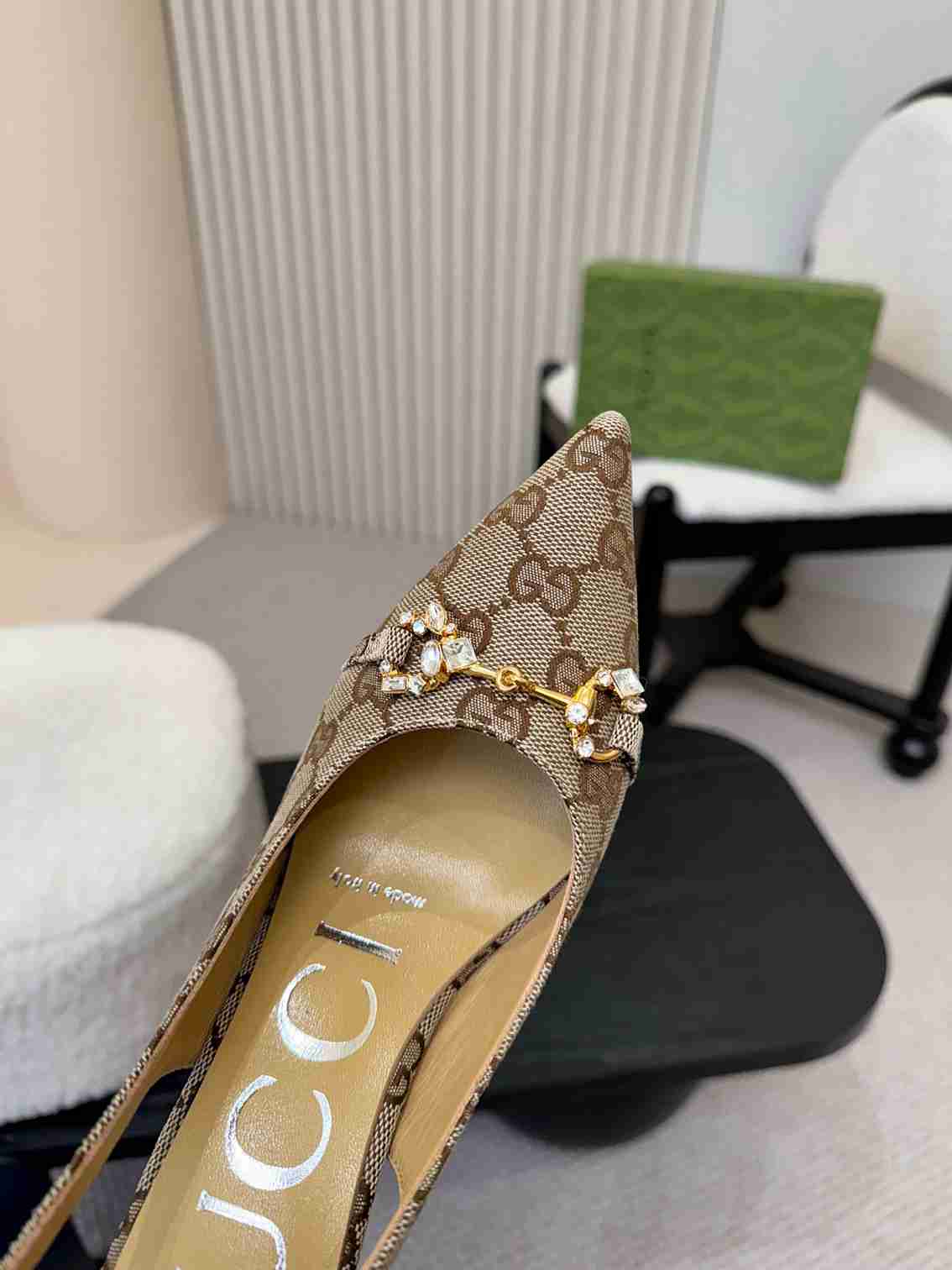 GU Shoes Woman 42 Monogram