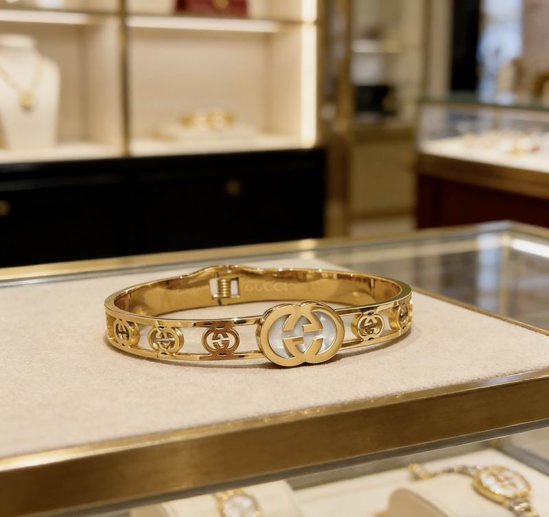 GU  bracelet
