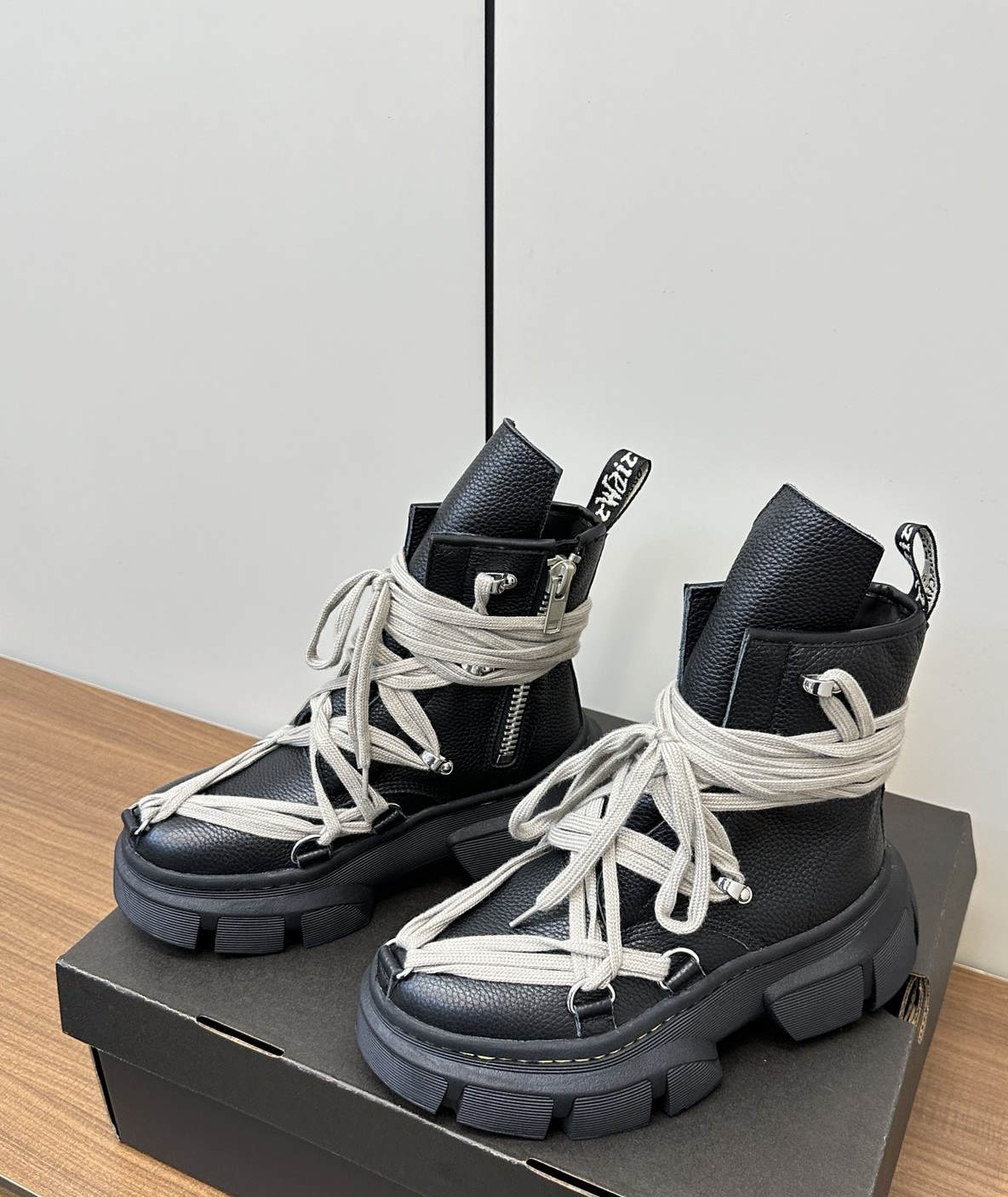 R*  OWEN Boots Short