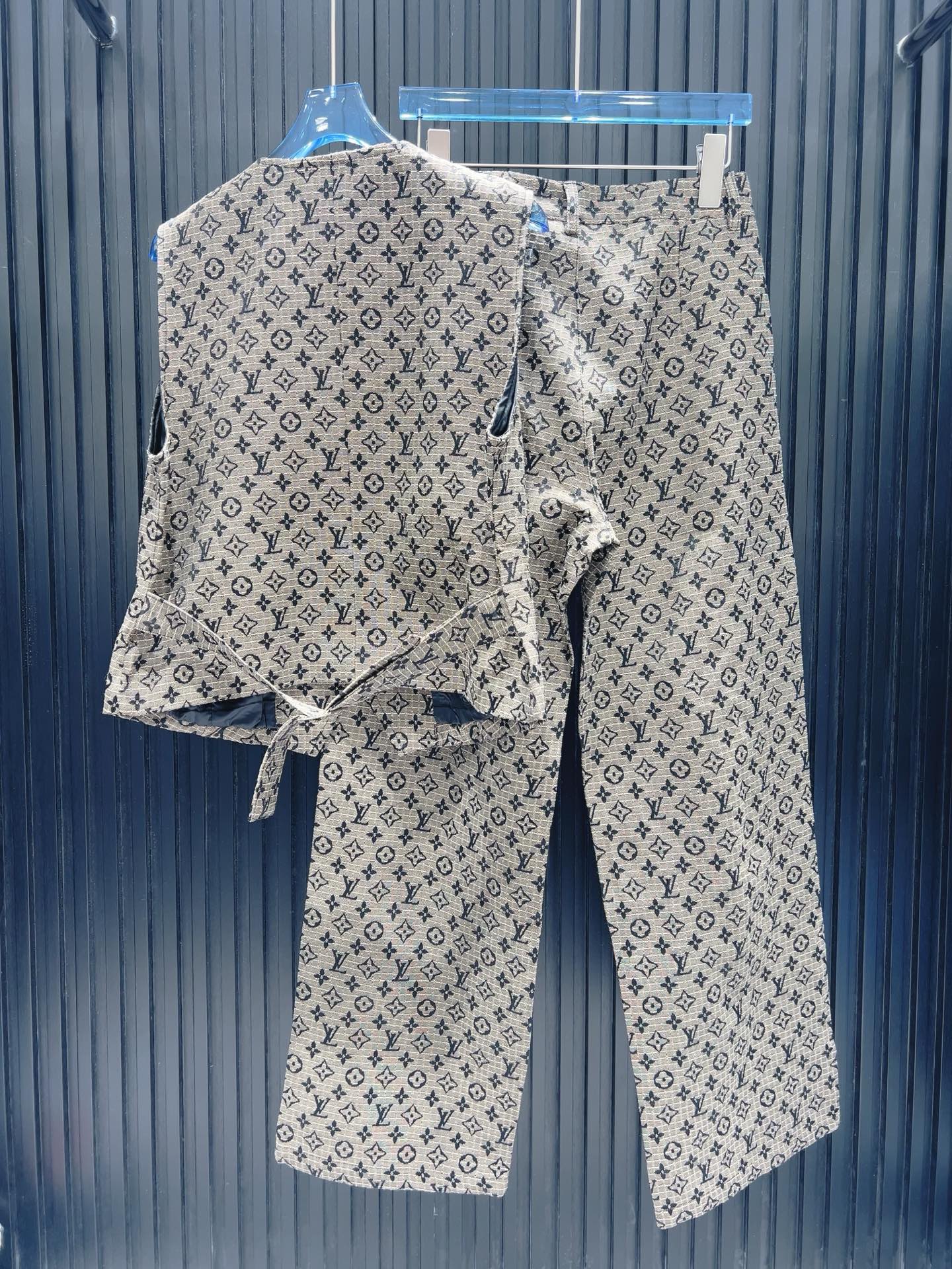 LU Vest   Cardigan Jacket  Set Limited