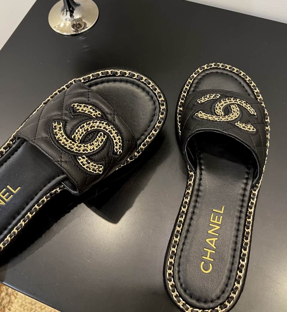 CHL  Slippers  2 Color's Woman
