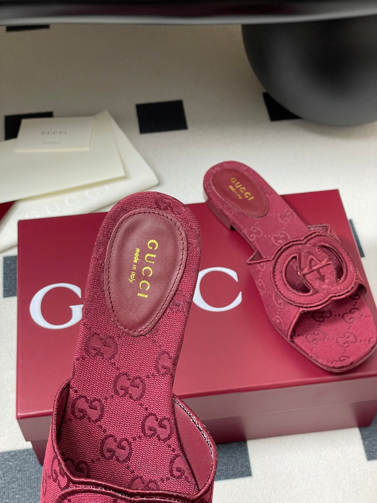 GU Slippers  Woman 42