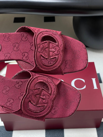 GU Slippers  Woman 42