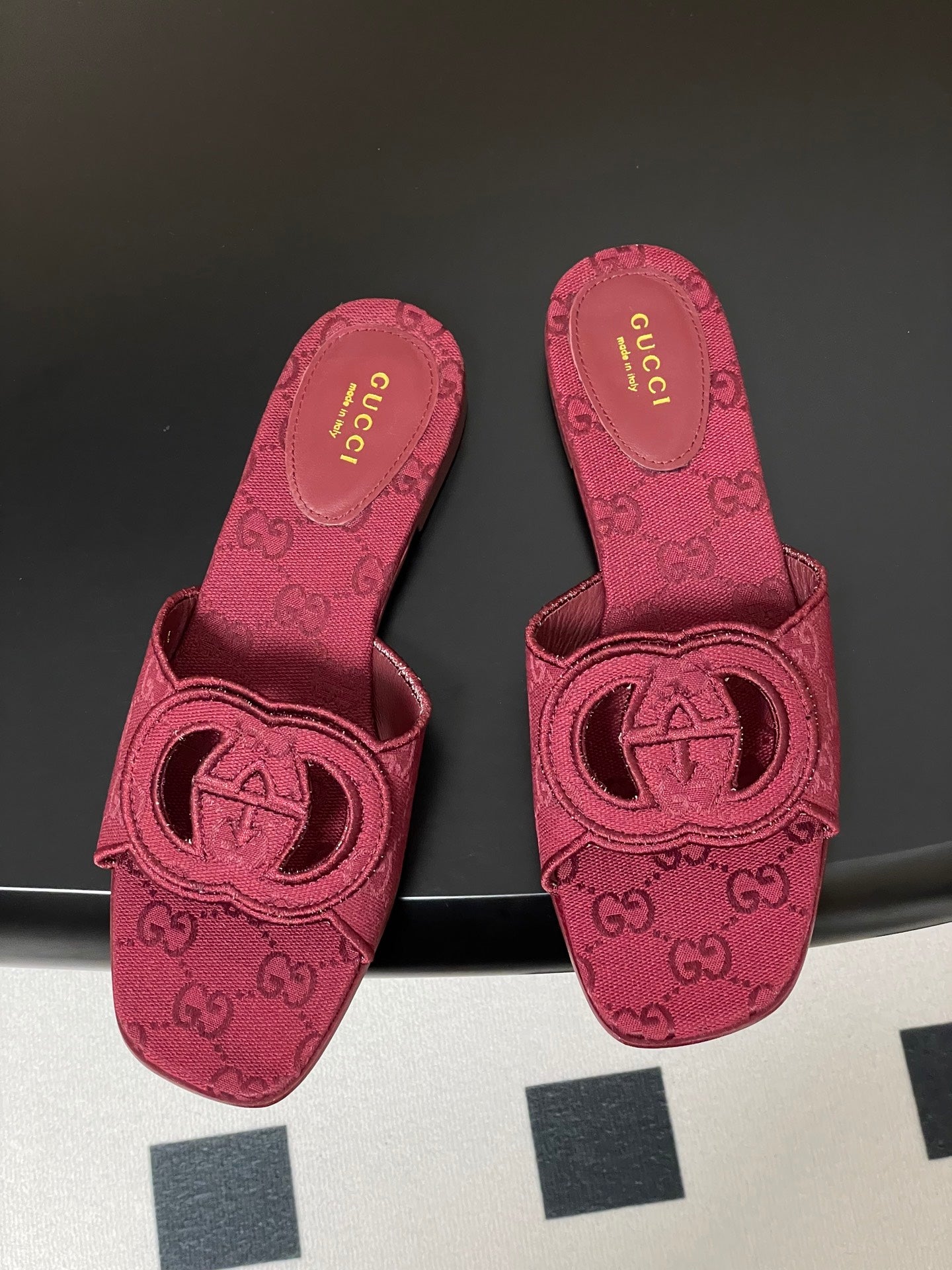 GU Slippers  Woman 42