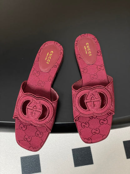 GU Slippers  Woman 42