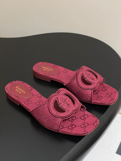 GU Slippers  Woman 42