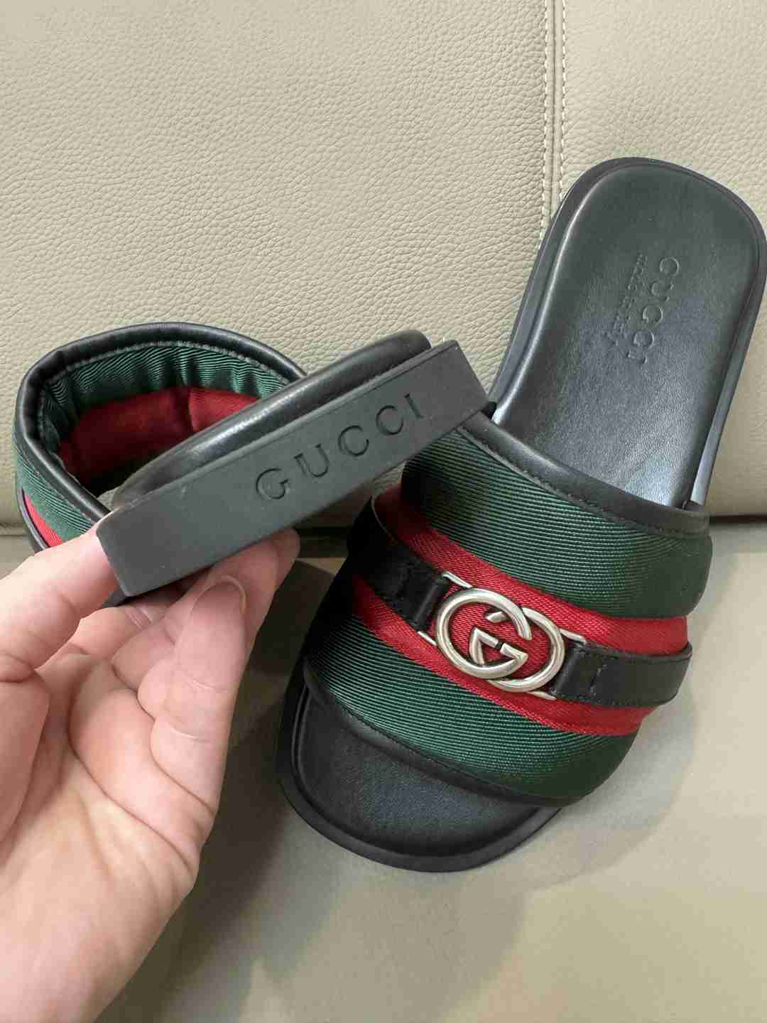 GU Slippers Man 46
