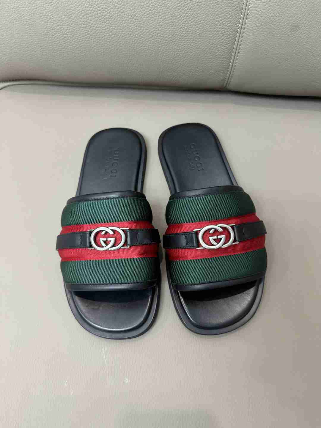 GU Slippers Man 46