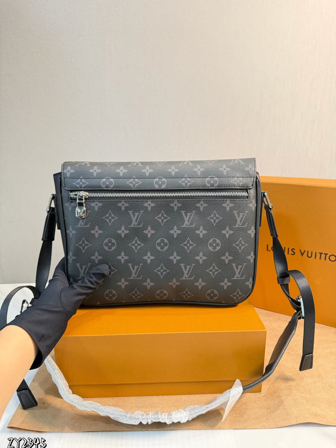 LU Flap Messenger Monogram Taigaram Bag 32