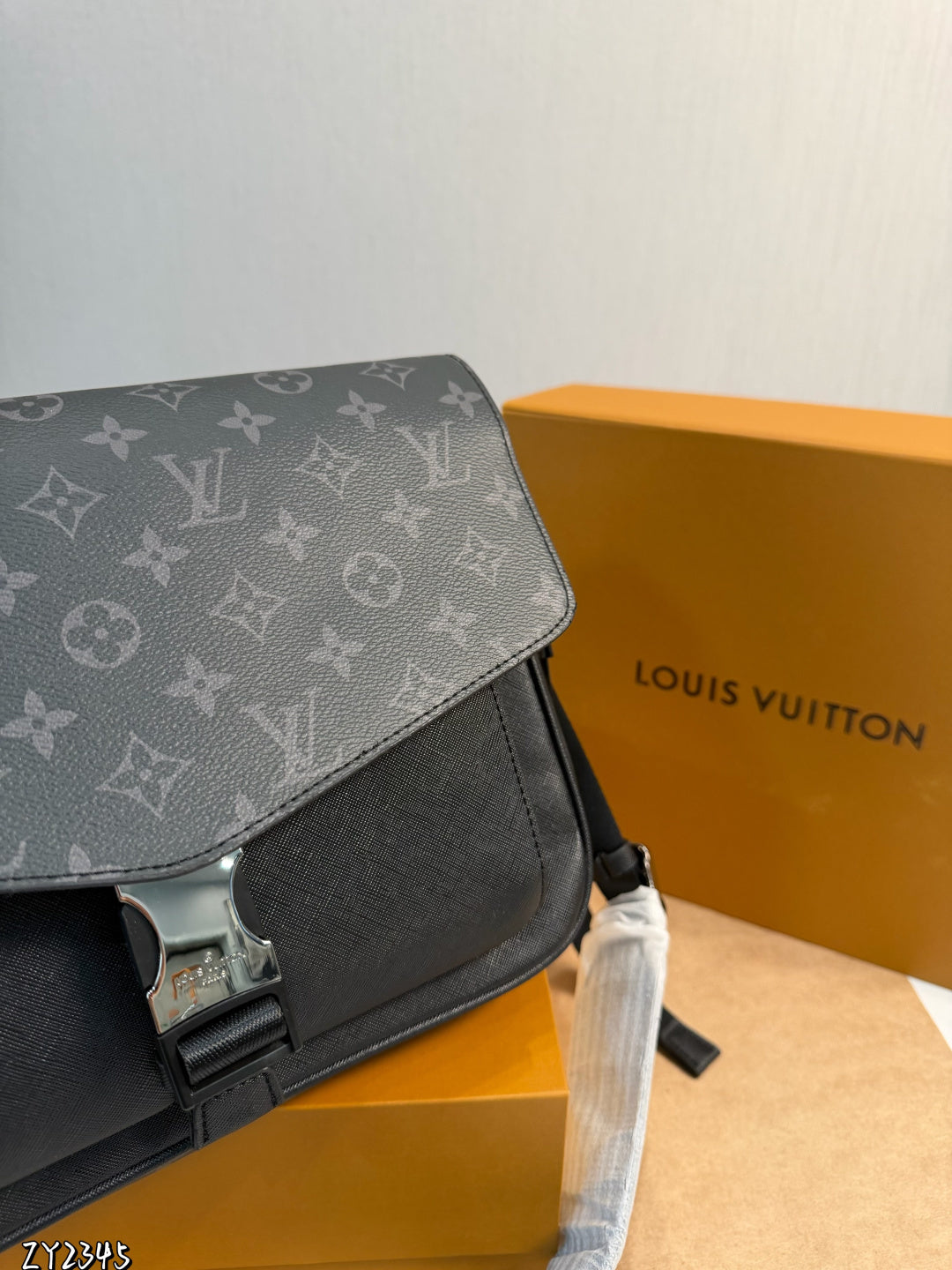 LU Flap Messenger Monogram Taigaram Bag 32